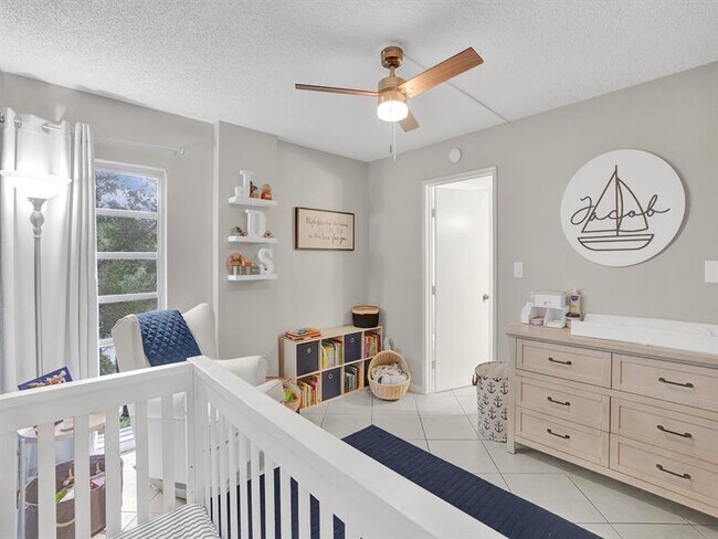 Building Photo - 2208 S Cypress Bend Dr