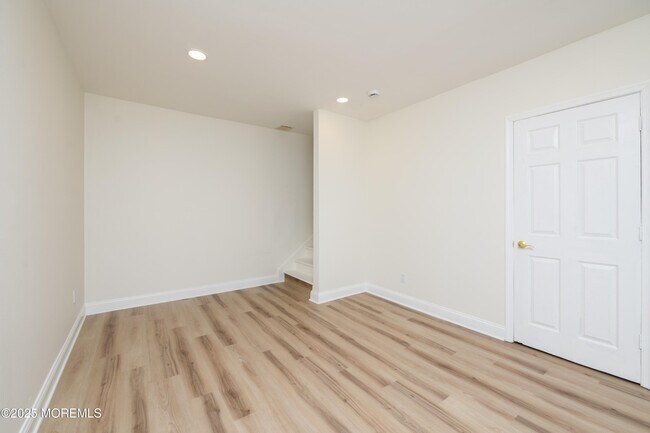 Building Photo - 136 7th St