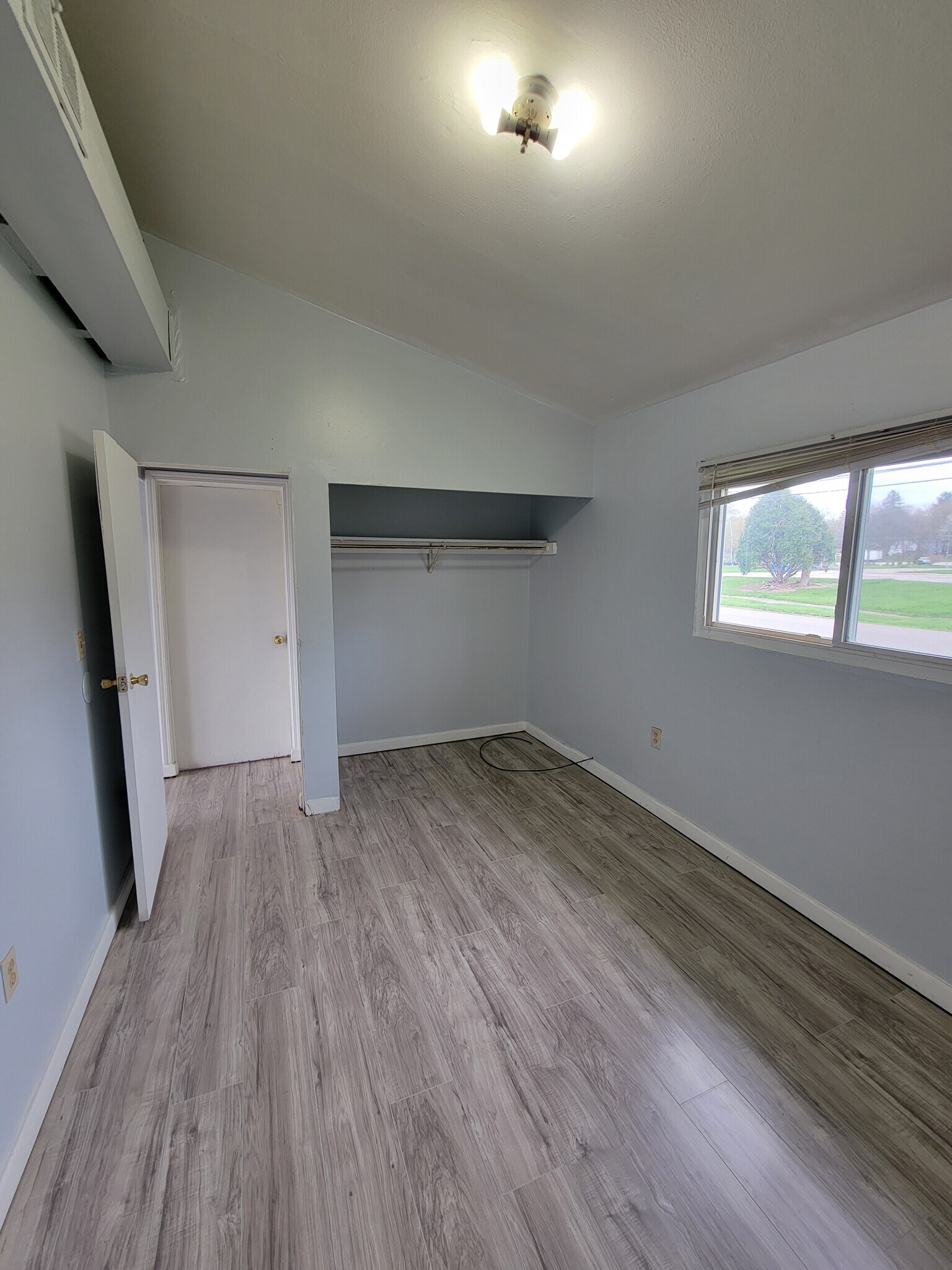 Building Photo - 1331-1333 Thurston St