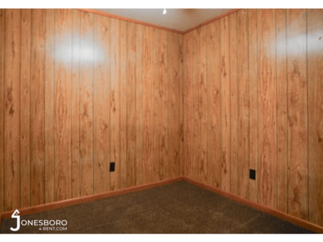 Building Photo - Race Crest Apartments: Water/Sewer Include...