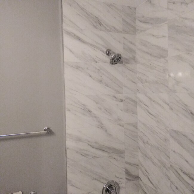 2nd Full Bathroom with Tub - 2811 NE 15th St