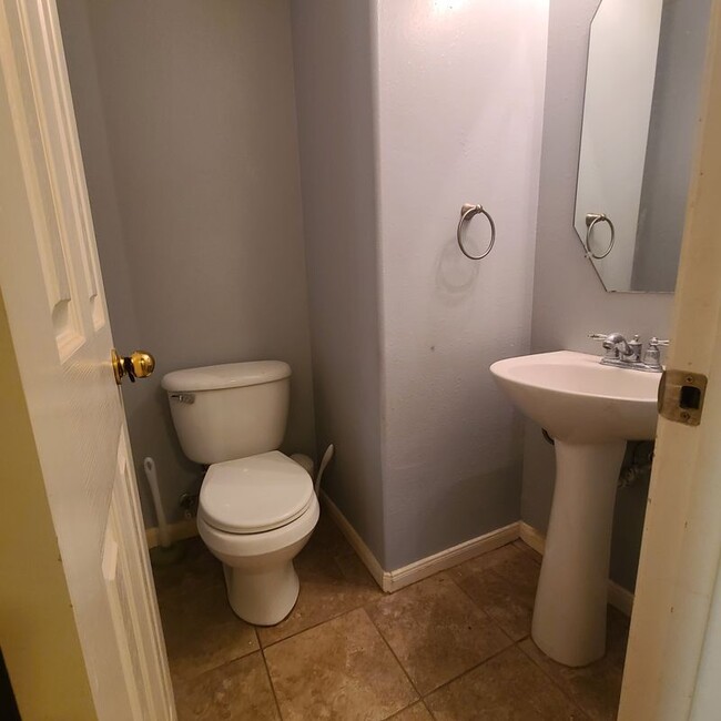 Building Photo - 16786 N Blue Jay Dr