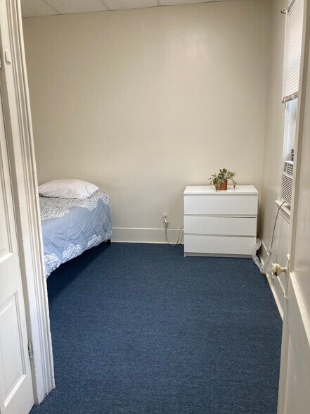 Building Photo - 2002 Maple Ave