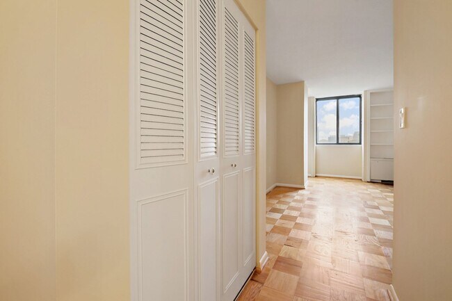 Building Photo - Spacious, and Sunlit 1 BD/1 BA Condo w/Reserved Garage Parking and Utilities Included in Chevy Ch...