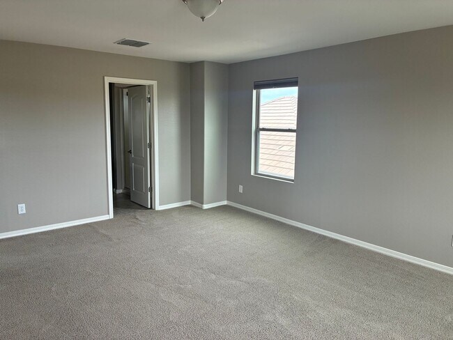 Building Photo - **BEAUTIFUL 3 BEDROOM/3 BATHROOM HOME LOCATED IN EASTMARK (ELLSWORTH & RAY)**