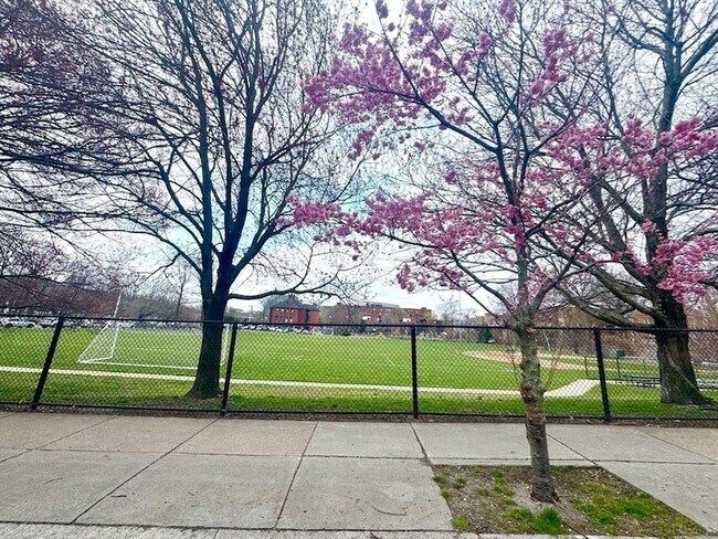 Building Photo - 260 Aspinwall Ave