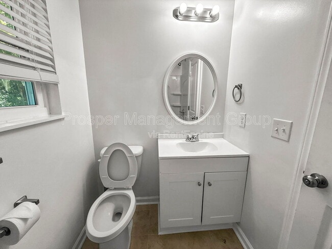 Building Photo - 415 Parkdale Dr