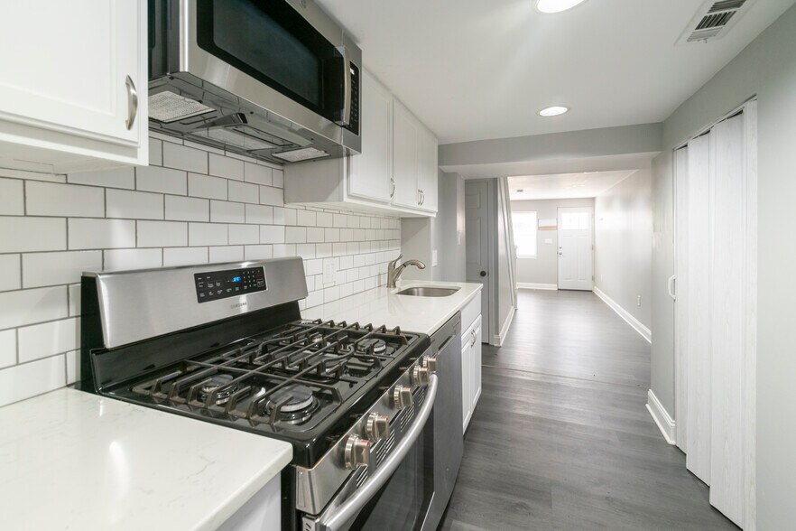 Primary Photo - 329 S Durham St