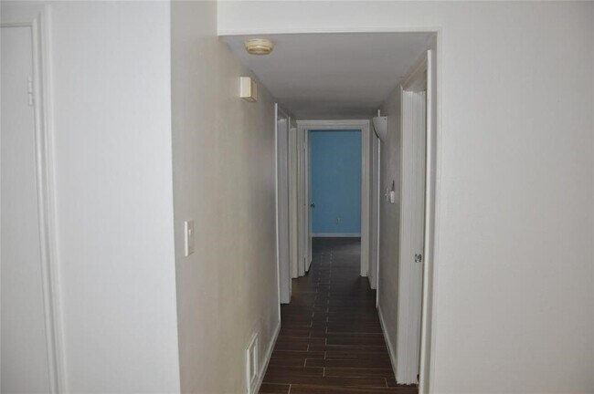 Building Photo - 5519 Caversham Dr