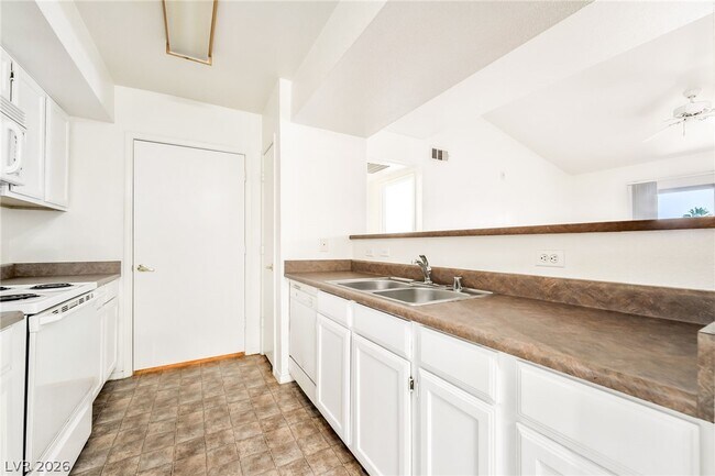 Building Photo - 45 Maleena Mesa St