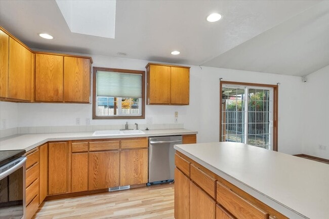 Building Photo - 3133 19th Ave SE