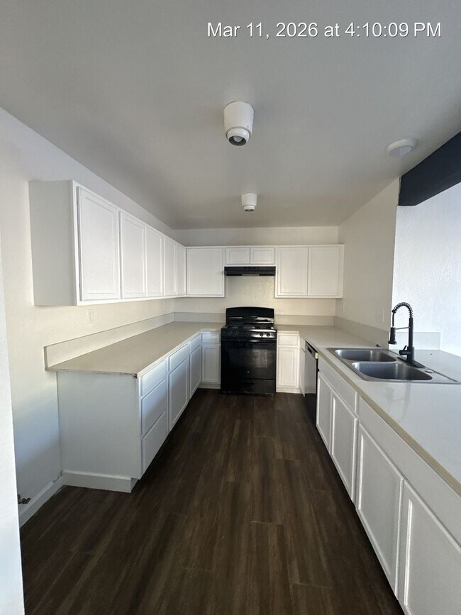 Building Photo - 3512