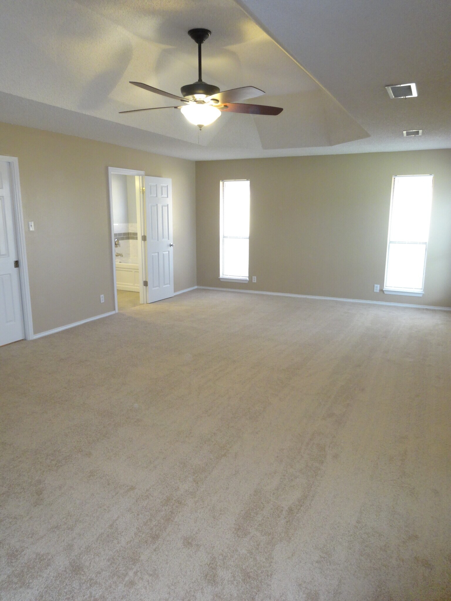 Primary Bedroom - 4406 Parkhurst Dr