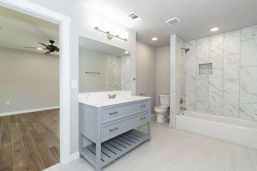 Building Photo - 4915 Sassafras Ln