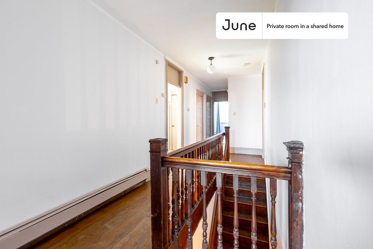 Building Photo - Room in Shared 3 bed/1 bath home