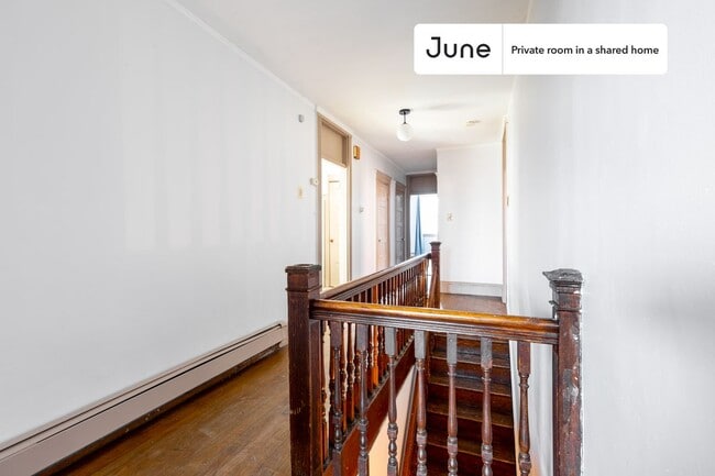 Building Photo - Room in Shared 3 bed/1 bath home