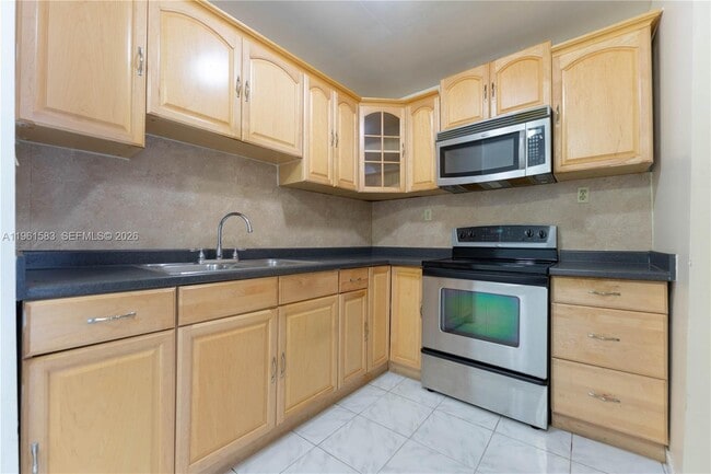 Building Photo - 4350 SW 5th St