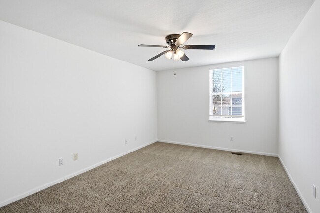 Building Photo - 2401 Northampton Dr