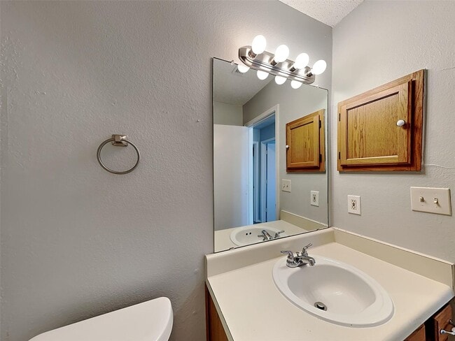 Building Photo - Captivating Single Family Home | 3 BR/2BA | 1-Car Covered Parking | Gated backyard