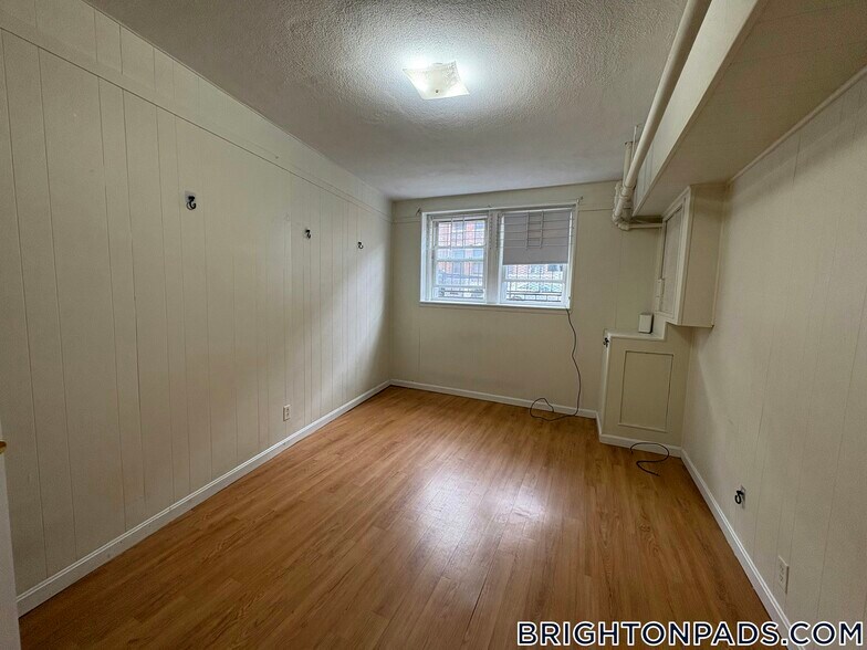 Building Photo - 119 Sutherland Rd