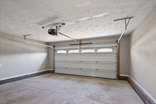 Building Photo - 3 Bedroom 2.5 Bath home in Grays Creek