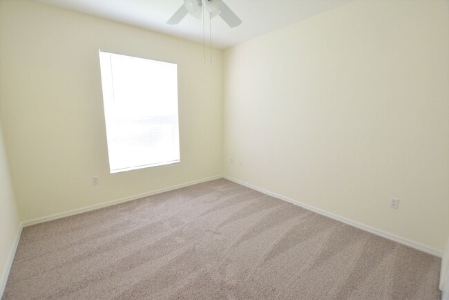 Building Photo - Resort-Style Living! Bright 1-Bedroom Cond...