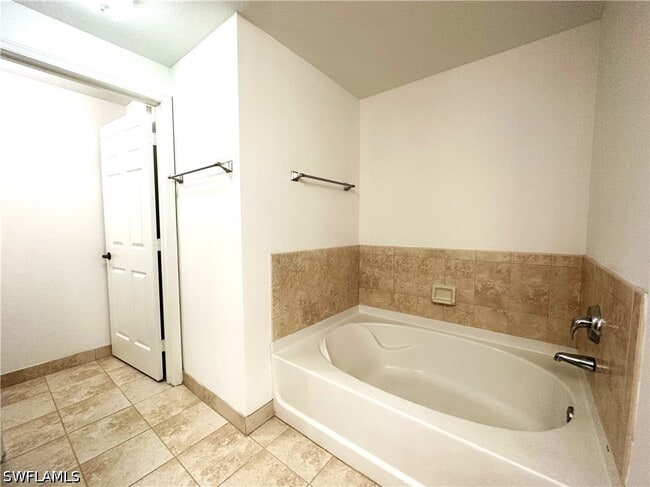 Building Photo - 10101 Villagio Palms Way