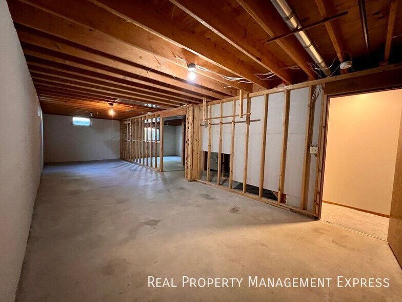 Building Photo - Beautiful 3 Bed 2 Bath House in West Sioux...