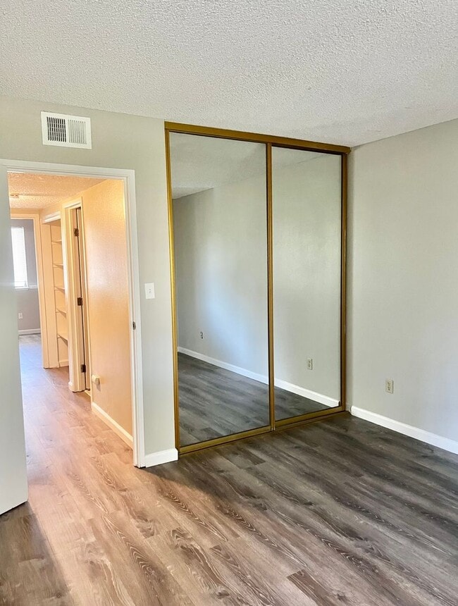 Building Photo - 861 Nutmeg Pl