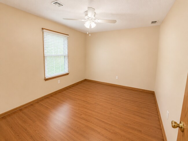 Building Photo - 4 Bedroom Westside Townhome | Great Location | Low-Maintenance Living