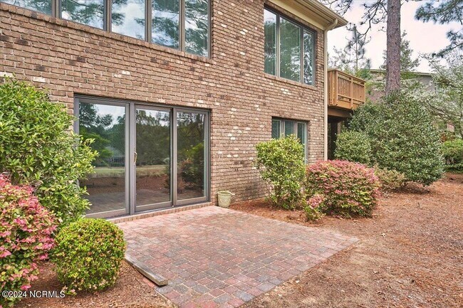 Building Photo - 38 Pinebrook Dr