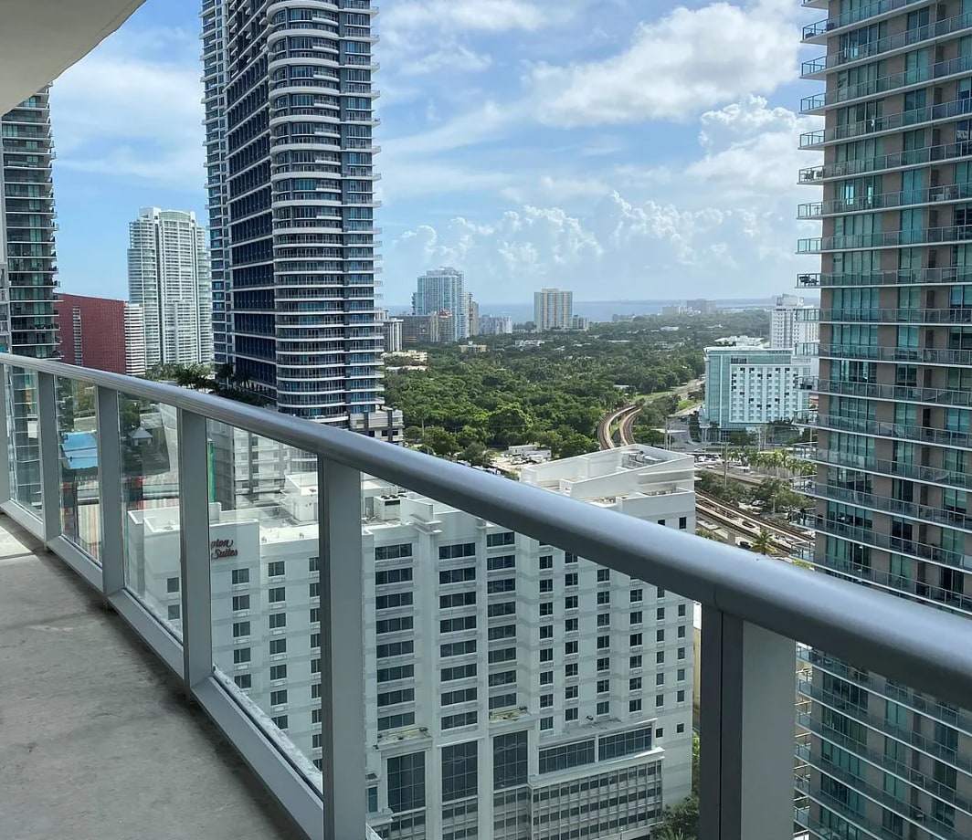 Building Photo - 1100 S miami Ave