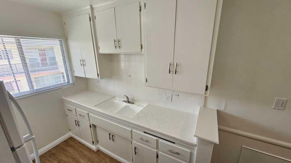 Building Photo - 3945 Stevely Ave