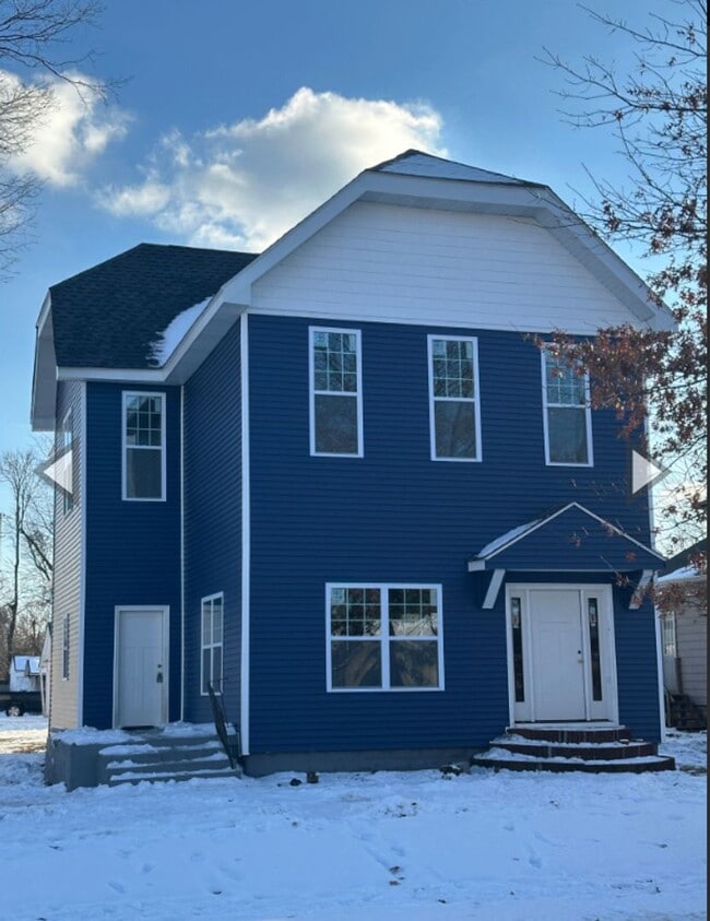 Primary Photo - 1915 Poplar St