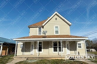 Building Photo - 1224 E Main St