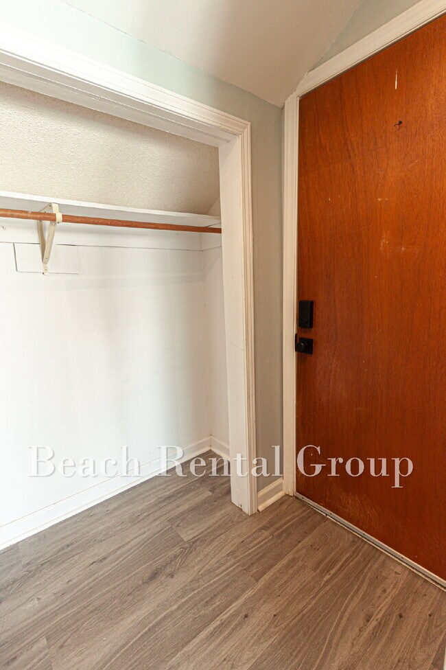 Building Photo - Third Floor Condo