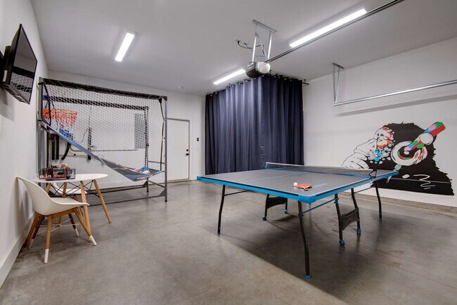 Building Photo - 2807 Delaware Ave