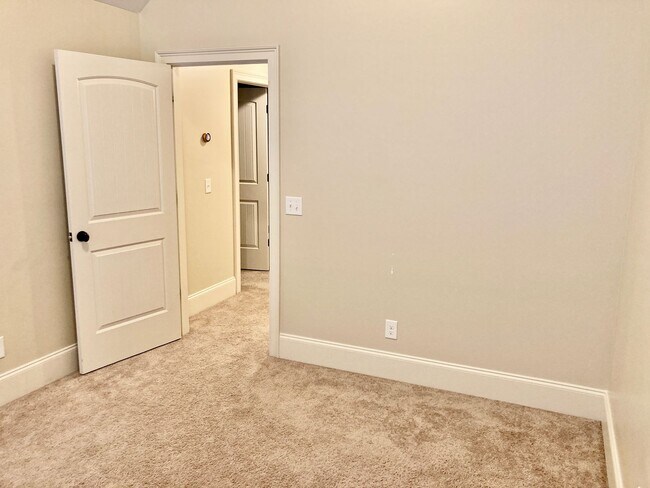 Building Photo - 8758 Crenshaw Dr