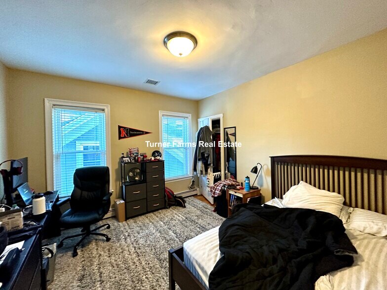 Building Photo - 44 Hillside St