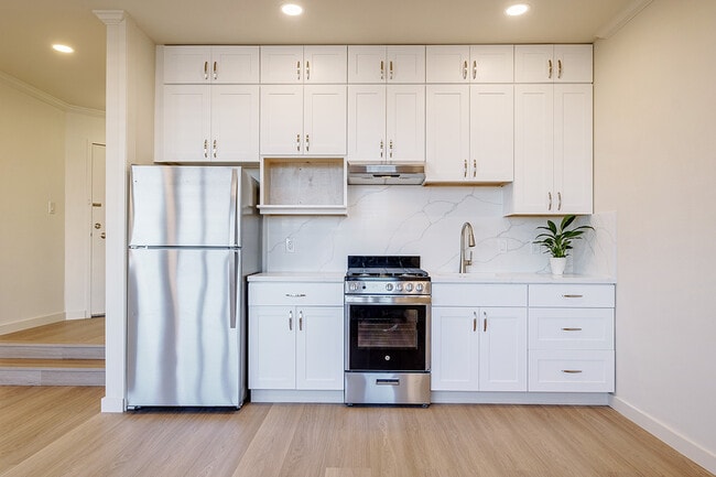 Building Photo - 2101 Baker St