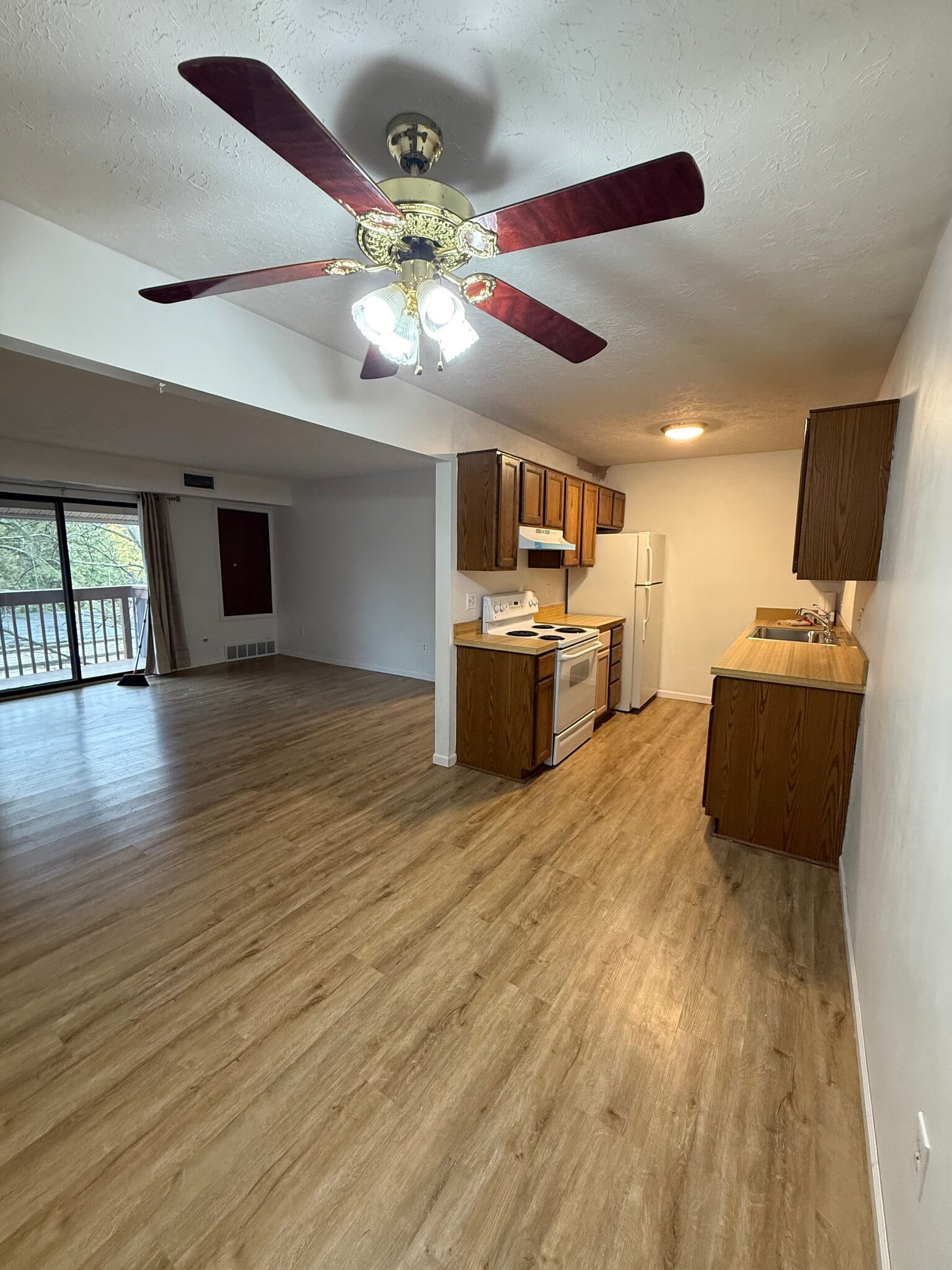 Building Photo - 1544 Cedarwood Dr