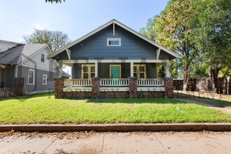 Building Photo - 221 N Walnut St