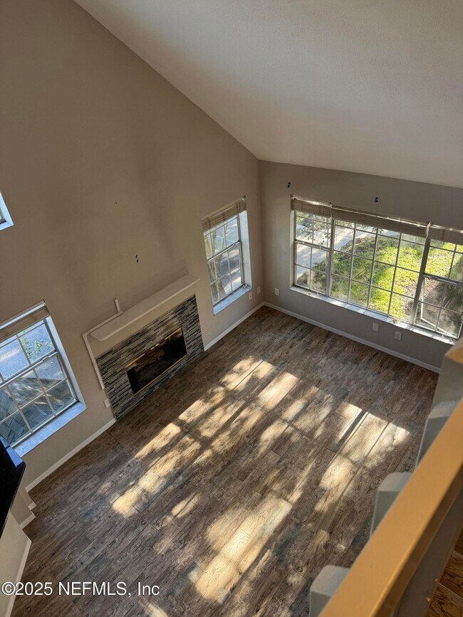 Building Photo - 13703 Richmond Park Dr N