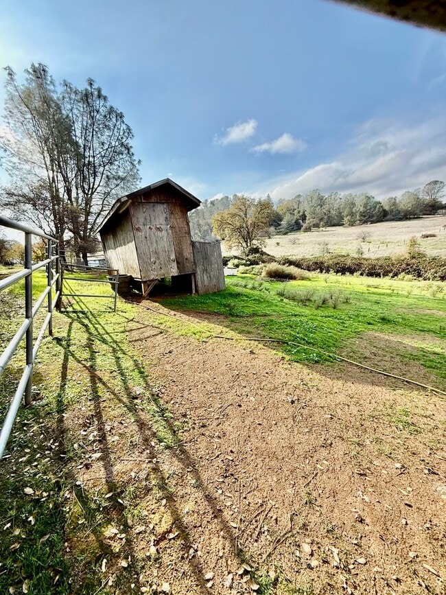 Building Photo - Unique Horse property with 2 units
