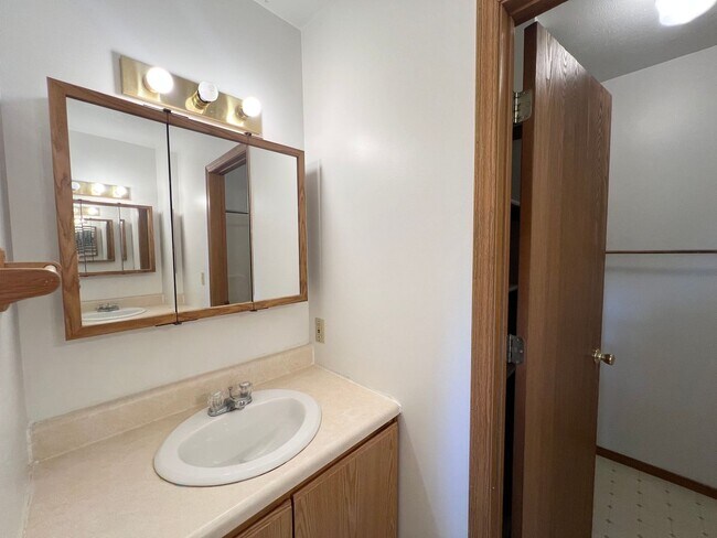 Building Photo - Wood Court Apartments