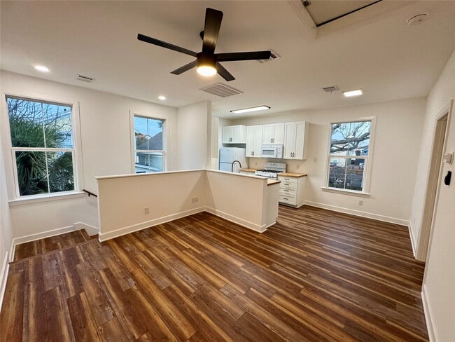 Building Photo - 2119 Avenue O 1/2