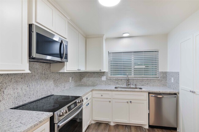 Building Photo - 1 Canyon Oak Pl