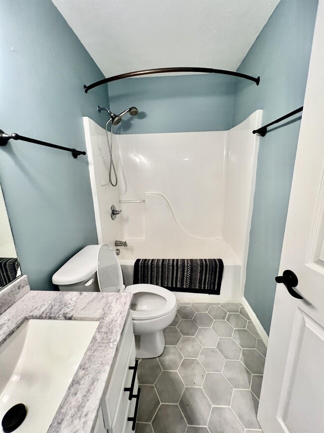 Building Photo - 229 Palisades Dr