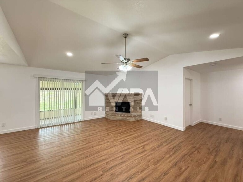 Building Photo - 13811 Flairwood St