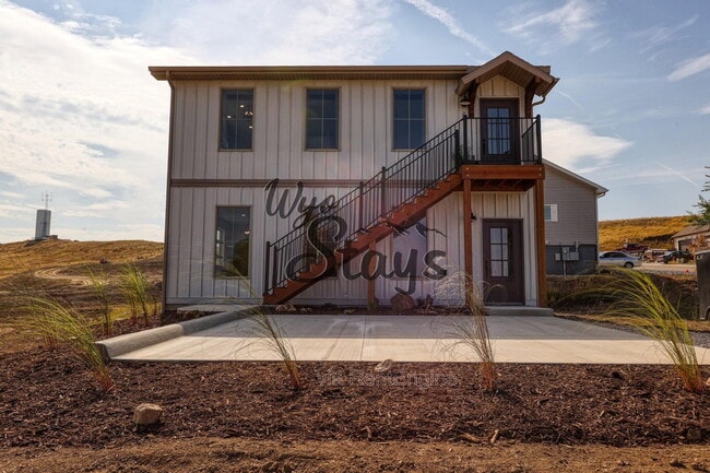 Building Photo - 847 Lincoln Dr
